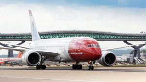 Norwegian`s  Boeing B 787 Dreamliner på London Gatwick (foto: Norwegian)