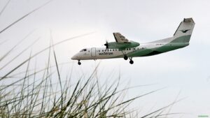Widerøe Dash 8 300 Sola Strand