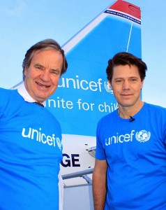 Norwegian-chef Bjørn Kjos og UNICEF -Norges generalsekretær Bernt G. Apeland (Norwegian)