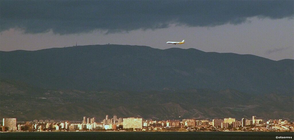 Alicante - Fly - Landing - Spania