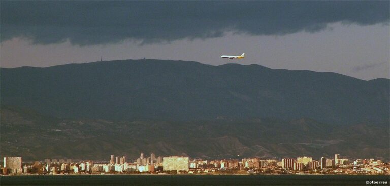 Alicante - Fly - Landing - Spania