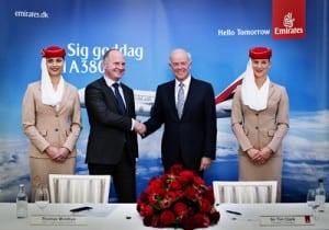 Flyplassdirektør Thomas Woldbye og Emirates-sjef Sir Tim Clark under presentasjonen i København (emirates.com)