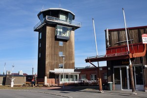 Skellefteå Airports entré och torn (Robert Lindberg) 