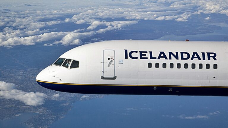 Icelandair Boeing 757-200