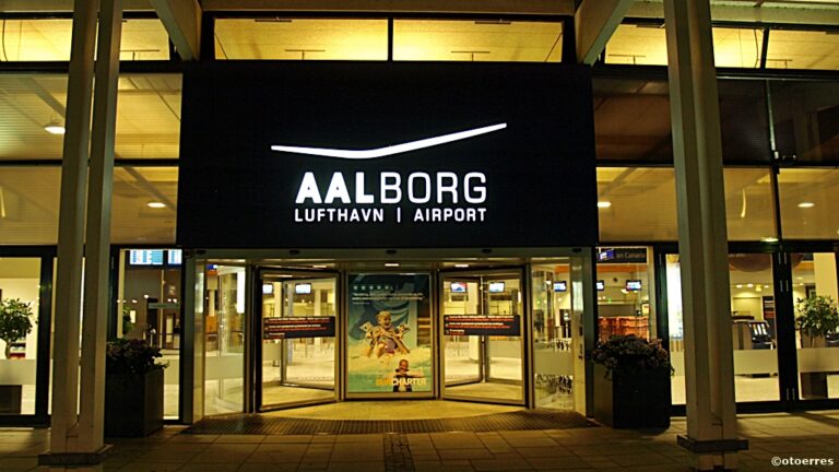 Aalborg Lufthavn, Danmark - Terminal