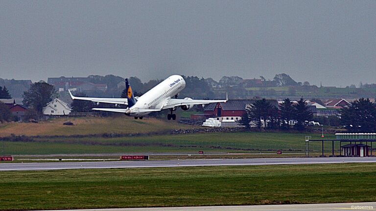 Lufthansa Regional - Embraer RJ -Sola