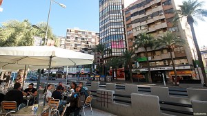 Alicante er hovedstad på Costa Blanca og  en av Spanias raskest voksende storbyer med nærmere 750.000 innbyggere  (foto: Â©otoerres)