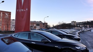 Tesla på rekke og rad (avis.no)