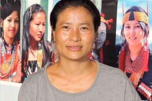 SPRÅKMEKTIG: For daglig leder Neithonuo Yiese i reisebyrået Ara Travel i multietniske Nagaland er det mange språk å holde styr på. 