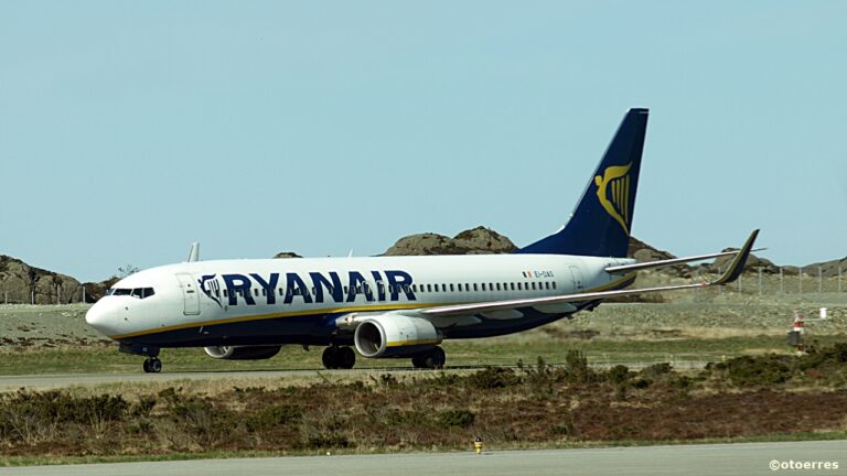 yanair - Boeing 737 - Haugesund Airport - 2016