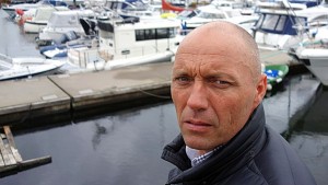 Jørn Jensen er utreder i If Skadeforsikring. Selskapet ber båteiere om å sikre båten sin med spesiallåser og jernbeslåtte vaiere. (Foto: If)