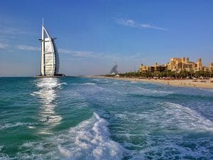 Stranden i Dubai (Bildekilde: visitdubai.com)