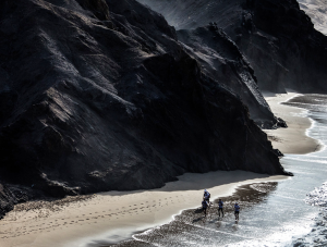 Den vackra och vilda sandstranden lockar surfare från hela världen (bildkälla: apollo.se) 