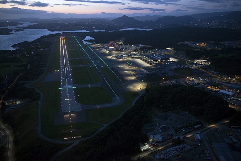 Bergen lufthavn - Flesland - Ny terminal 2017 - Erna Solberg