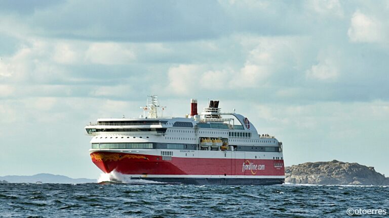 Fjord Line - MS Bergensfjord - Håsteinfjorden