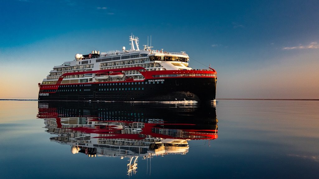 Hurtigruten - Roald Amundsen - Nordvestpassasjen - Hybriddrift - 2019  - PhotoBy Karsten Bidstrup