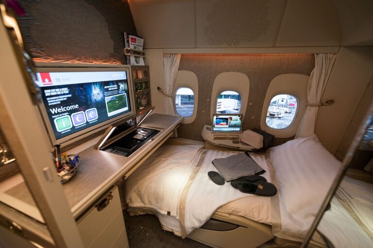Emirates - First Class - Suite - Boeing 777-300ER