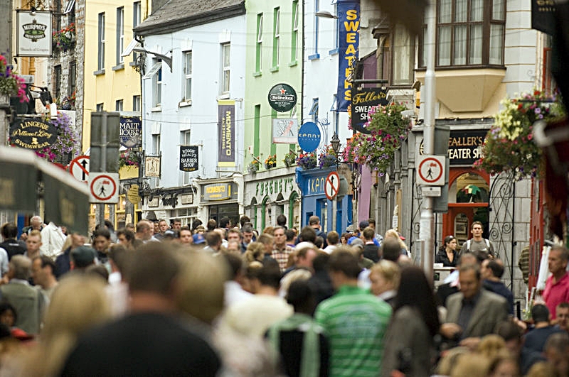 Gateliv - Folkemengde - Galway - Irland - Lonely Planet