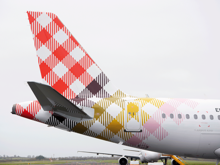 Volotea - Airbus A 319 - Hale - Logo