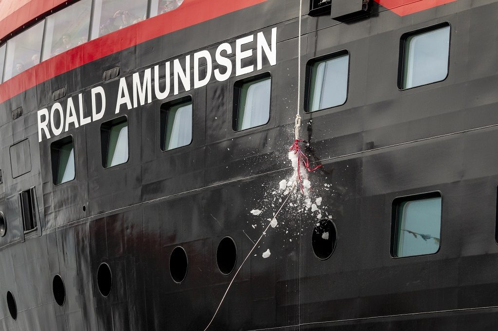 Hurtigruten - MS Roald Amundsen - skipsdåp - Antarktis 2019
