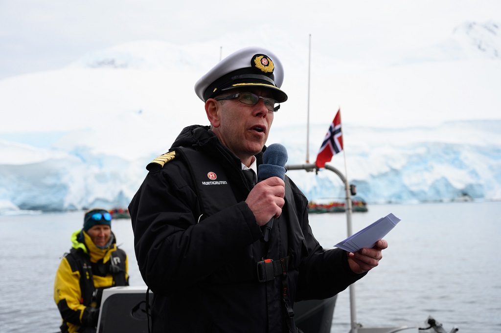 Hurtigruten - MS Roald Amundsen - skipsdåp - Antarktis 2019