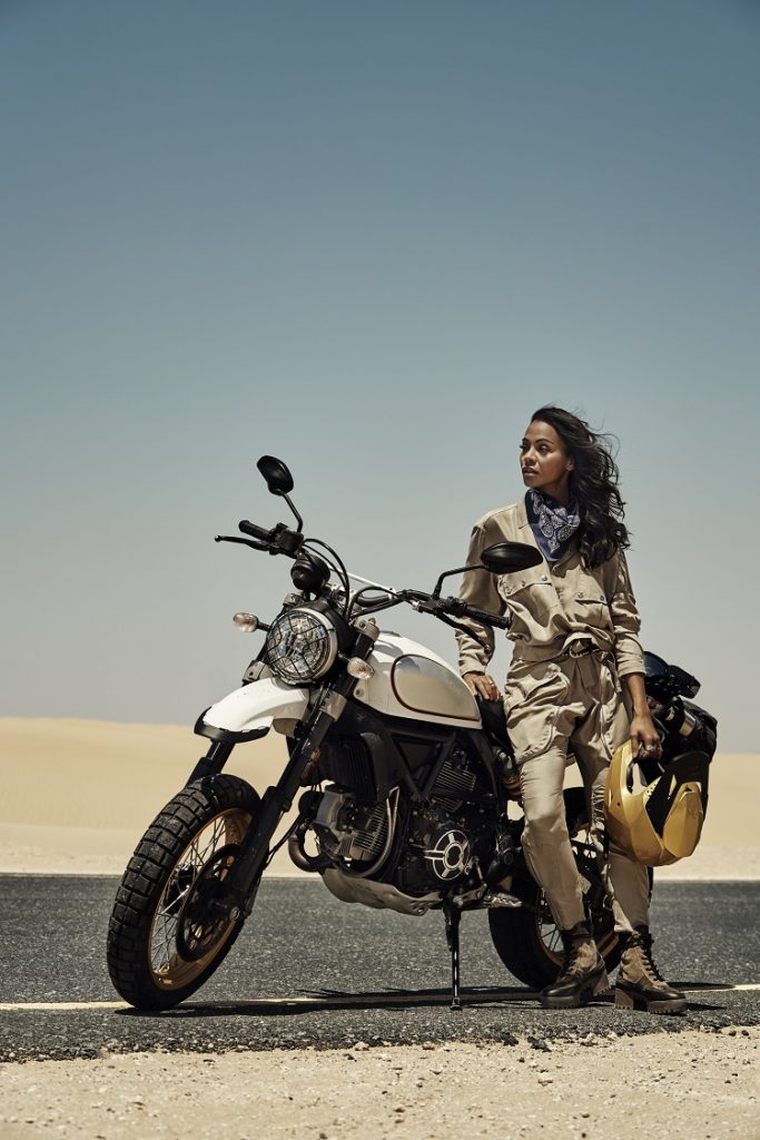 Dubai Tourism - Film - 2019 - Zoe Saldana - Motorsykkel - Ørken