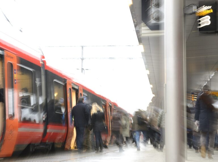 Oslo S - Jernbanestasjon - tog - Bane Nor
