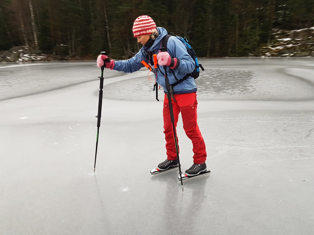 Sjekk av istykkelse - vann - vinter - isstaver - sikkerhet på isen