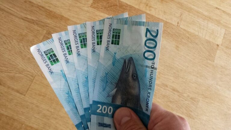 Pengesedler - Norske 200 kroners - Leading web solutions