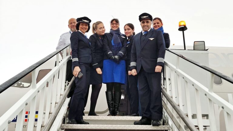 SAS - Crew - Airbus A 320 - Scandinavian Mountains Airport