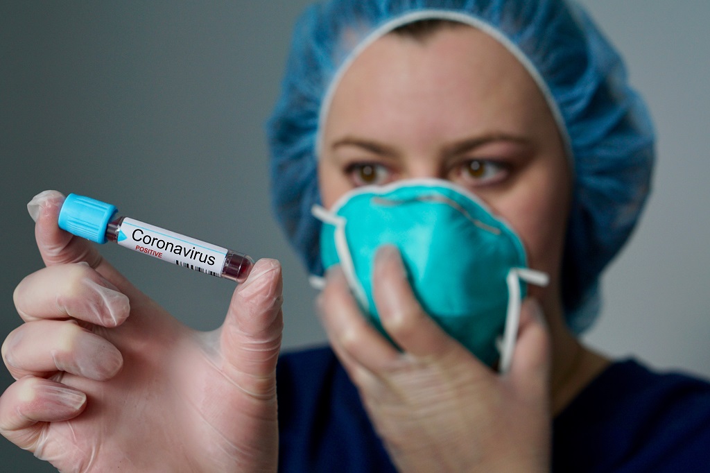 Coronavirus - Blodprøve - sykepleier - Munnbind
