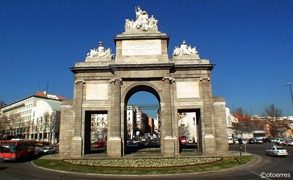 Puerta de Toledo - Triumfbue - Madrid - Spania