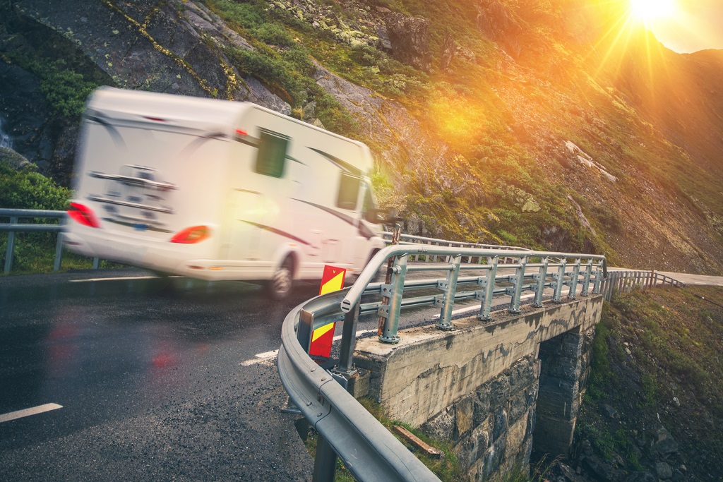 Bobil - smale veier - vanskelige kjøreforhold - Trygg Trafikk