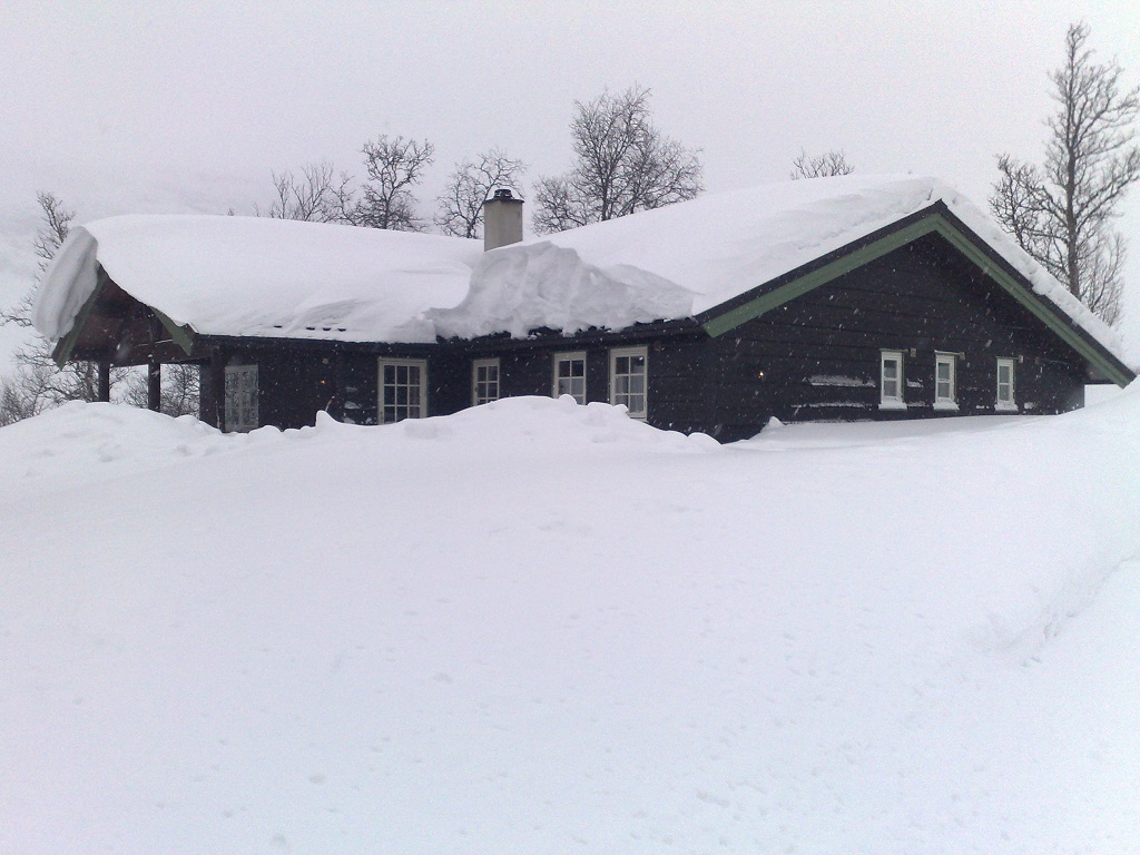 Hytte - tak - snø - måking - Codan