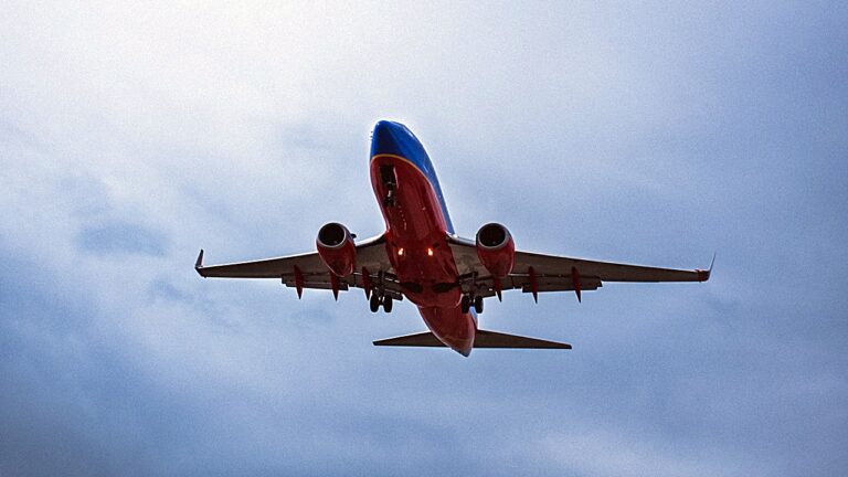 Southwest - Boeing 737 - Landing - Unsplash