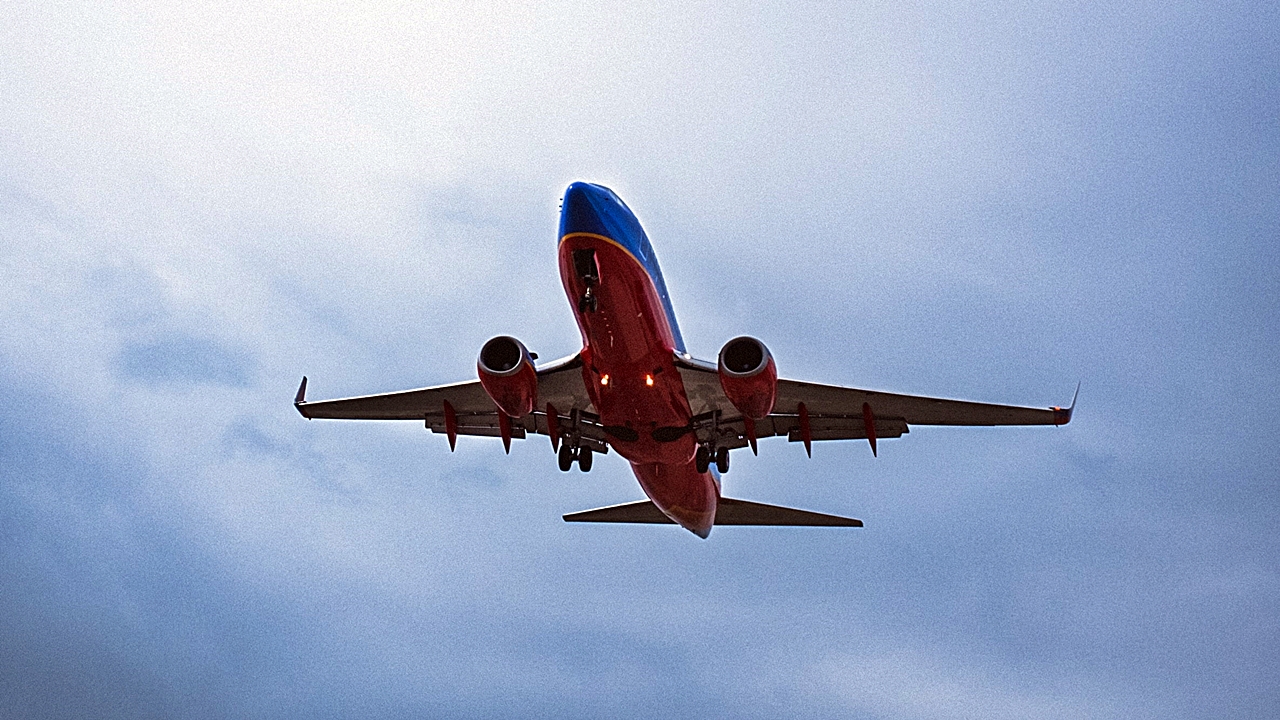 Southwest - Boeing 737 - Landing - Unsplash