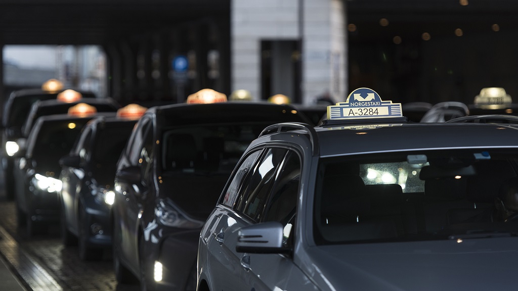 Taxi - Drosjer - Kø - oppstilling - Taxilover - samferdselsdepartementet