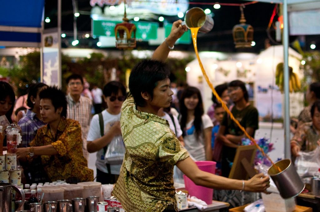 Ice Tea Juggler - Bangkok - Thailand