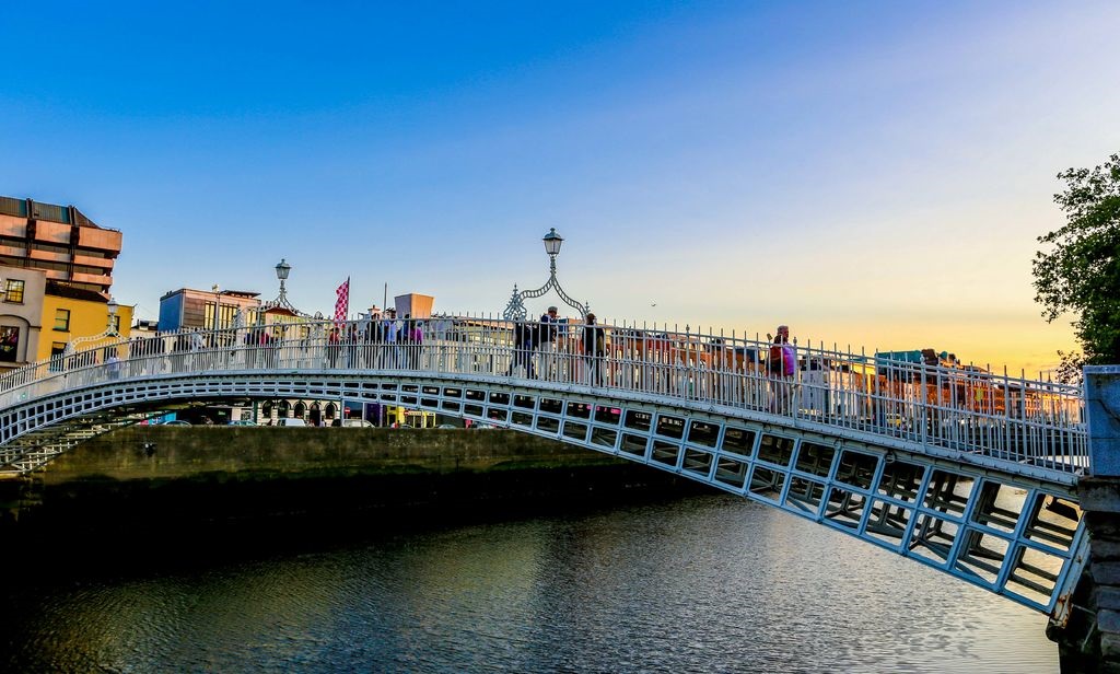 Ha'Penny Bridge - Liffey - Dublin - Irland