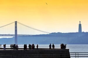Belem - Lisboa - Bro - Statue - Portugal