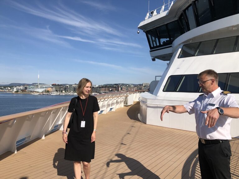 Iselin Nybø - kaptein Rune Andreassen - MS Fridtjof Nansen - Hurtigruten