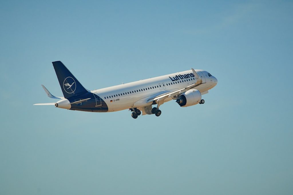 Lufthansa - Airbus A 320 - take off - 2020 