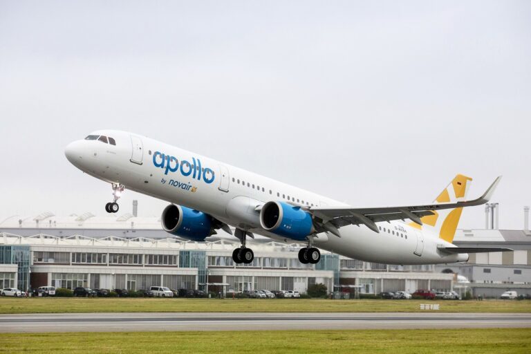Airbus A 320 family - Novair - Apollo