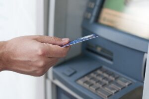 Dinero.no - Betaling i utlandet - Pengeuttak - Kredittkort - Debetkort - Valutakurser