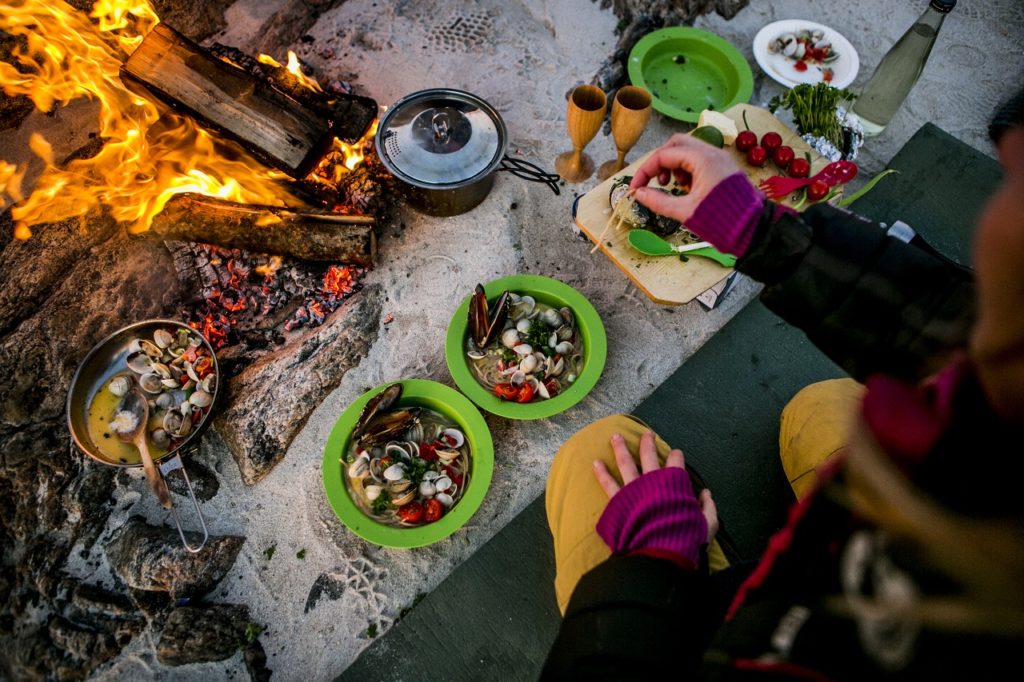 Et utendørs gourmetmåltid blir til - Nord-Norge