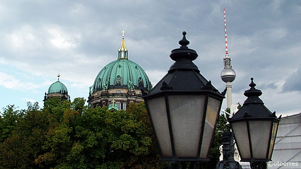 Berlin - Tyskland - Domkirken - TV tårnet