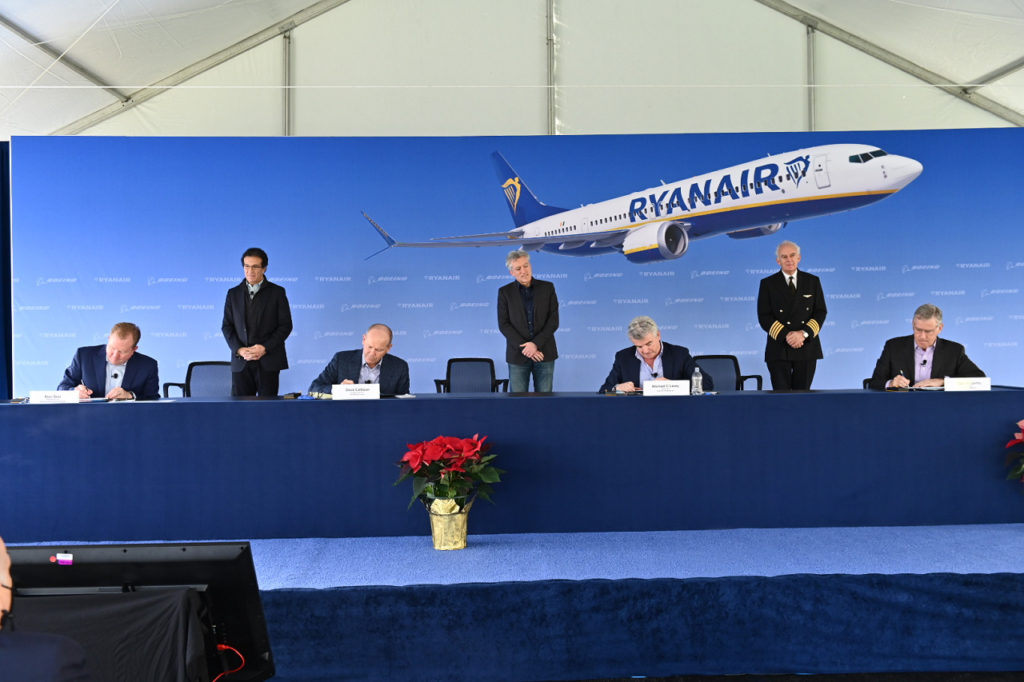 Ryanair - kontrakt - Boeing 737MAX -Signering - Desember 2020 