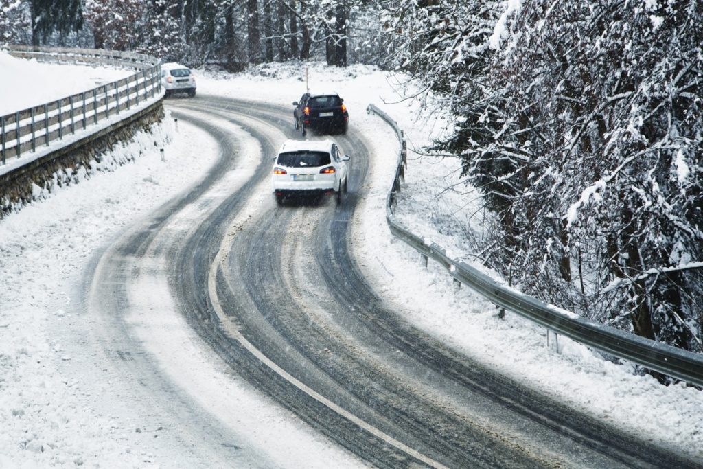 Snø - is - Glatte veier - vinterføre - Bilkjøring - Frende forsikring