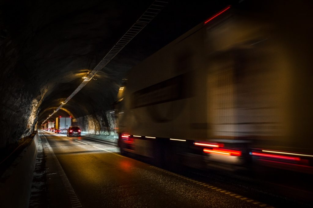 Kolonnekjøring - Tunnell - E134 -Røldal