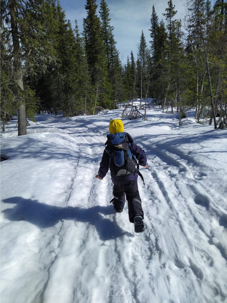 påske - snø - 4-åring - Gropmarka - Innlandet fylke